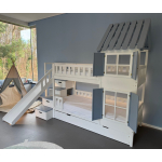 Maatwerk stapelbed met trap, dak en glijbaan